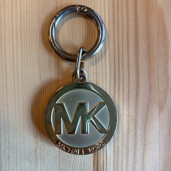 *AUTHENTIC* MARC JACOBS & MICHEAL KORS hardware - Picture 2 of 5